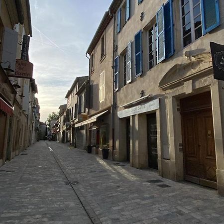 App design au centre des remparts d’Aigues-Mortes. Extérieur photo