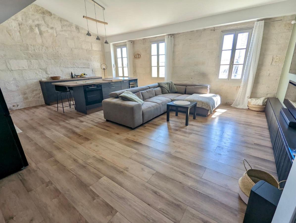 App design au centre des remparts d’Aigues-Mortes. Extérieur photo
