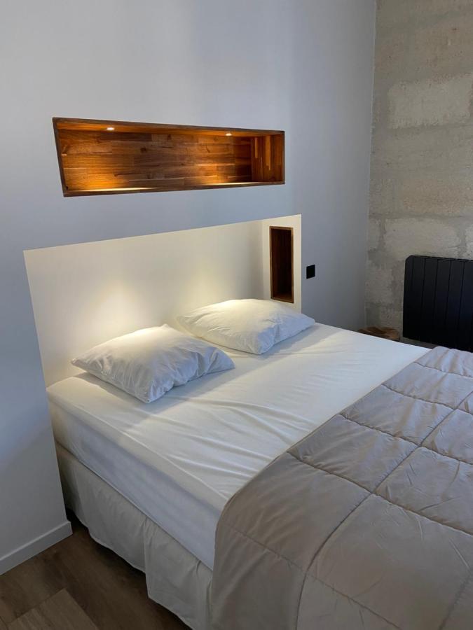 App design au centre des remparts d’Aigues-Mortes. Extérieur photo