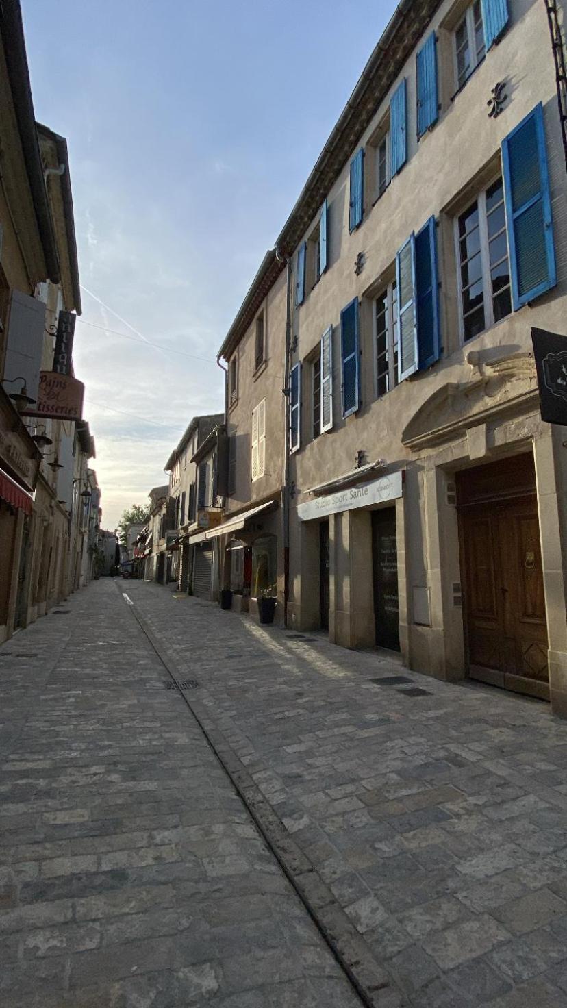 App design au centre des remparts d’Aigues-Mortes. Extérieur photo