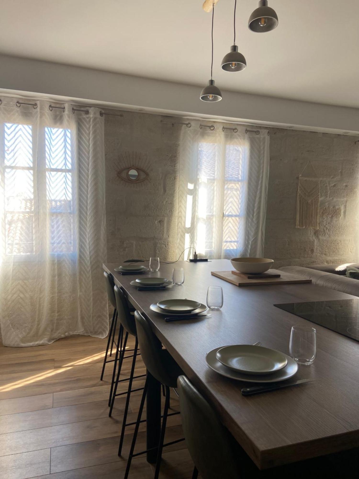 App design au centre des remparts d’Aigues-Mortes. Extérieur photo